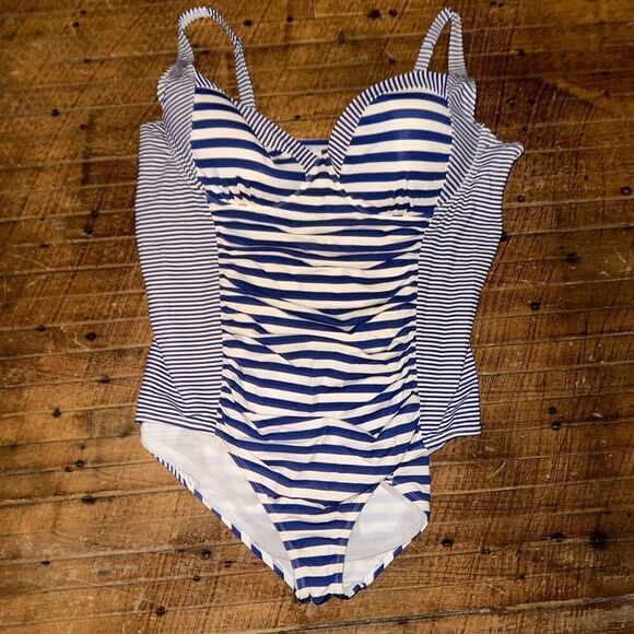 Torrid blue & white striped ruched pinup girl 5x one piece swimsuit - Picture 3 of 6